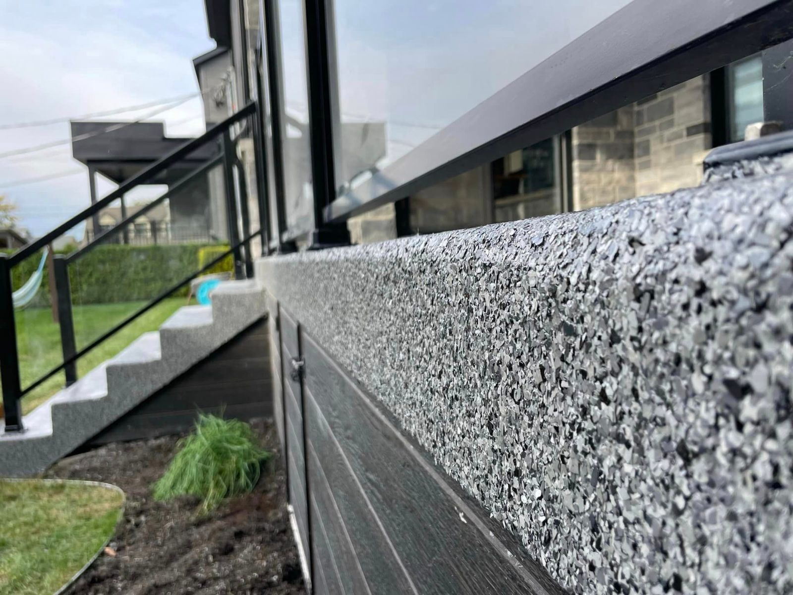 Terrasse extérieure résidentielle en flocon de vinyle