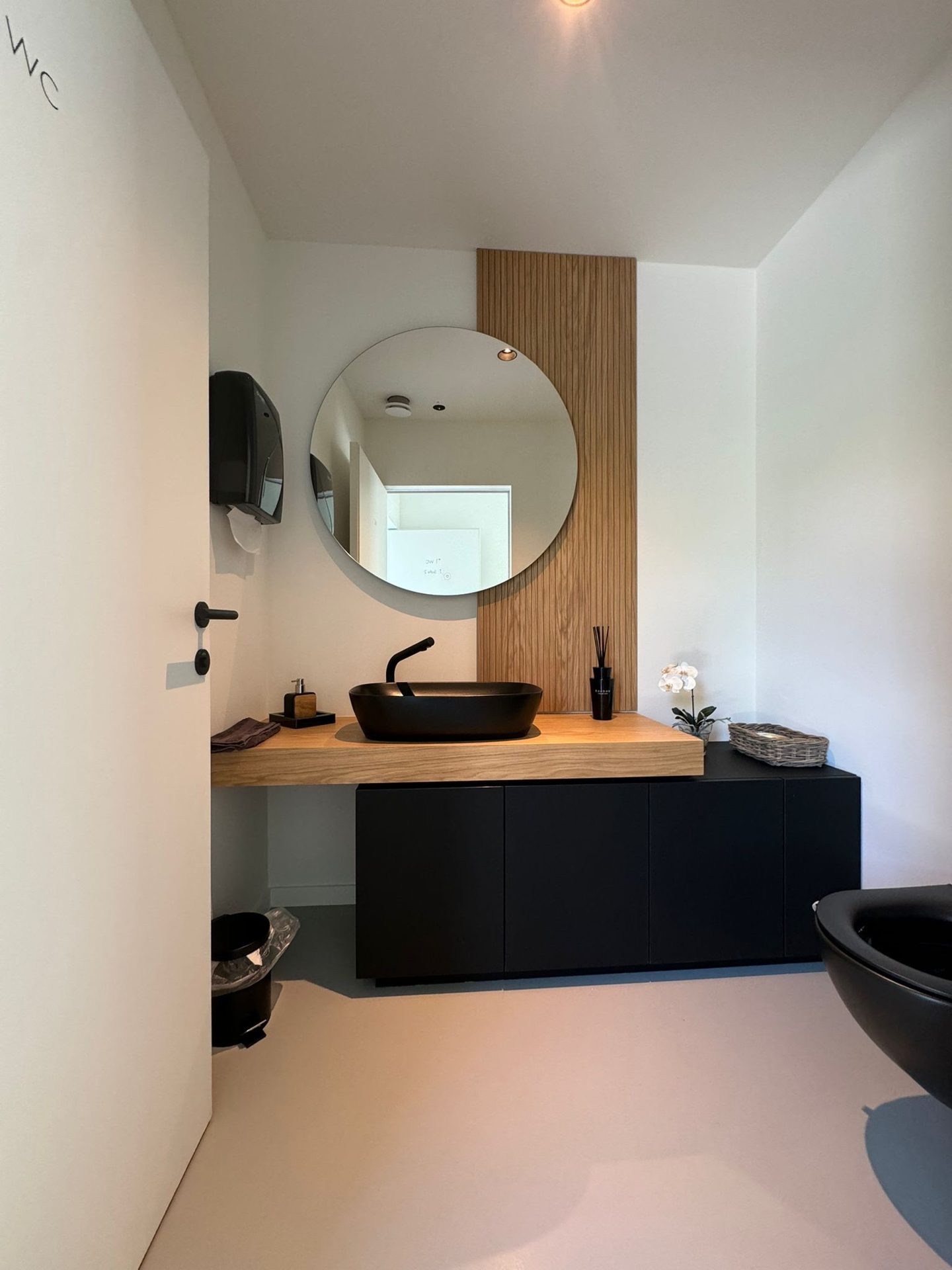 Salle de bain résidentielle en résine